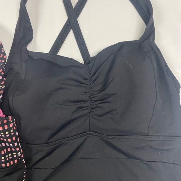 Lands End Lot of 2 size 12 swim tops. In great shape, same style. Built in cups. - Picture 4 of 5